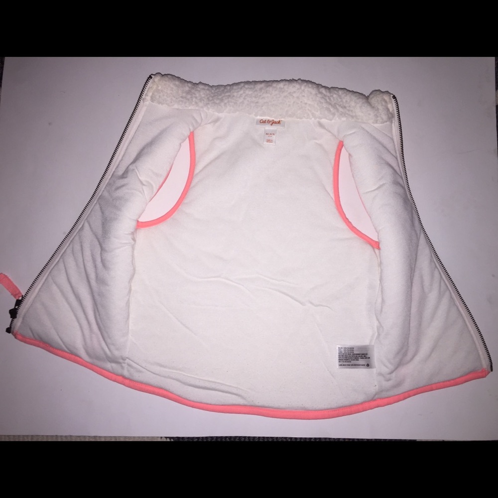 XS Cat & Jack Sherpa Vest - Picture 3 of 8